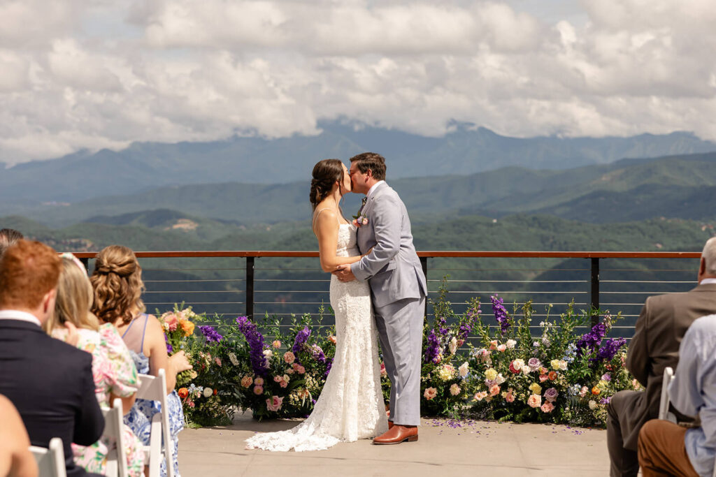 Tennessee Smoky Mountain Destination Wedding Venue | Outdoor Ceremony Flower Installations