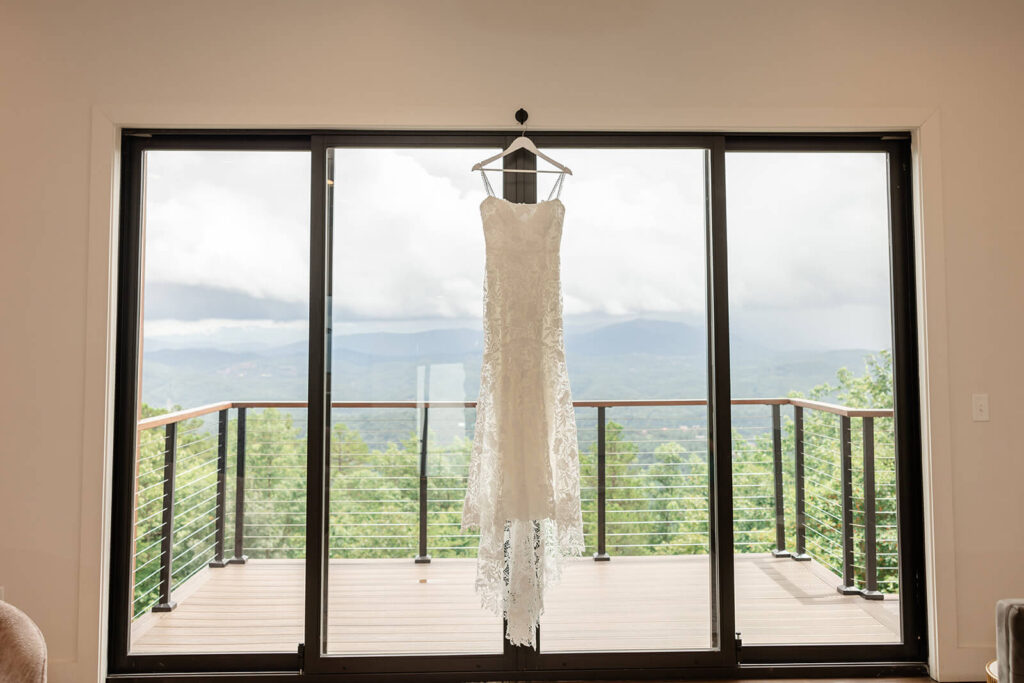 Tennessee Smoky Mountain Destination Wedding Venue | Bridal Suite 