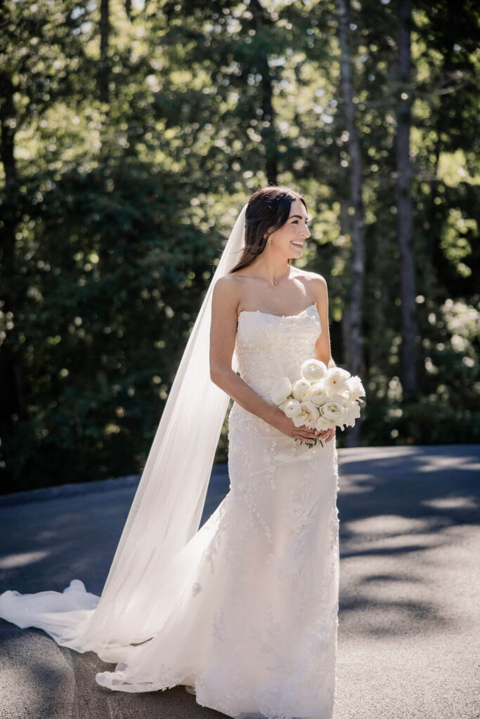 Black and White Bridal Look, White bouquet and veil, strapless mermaid wedding gown, destination wedding