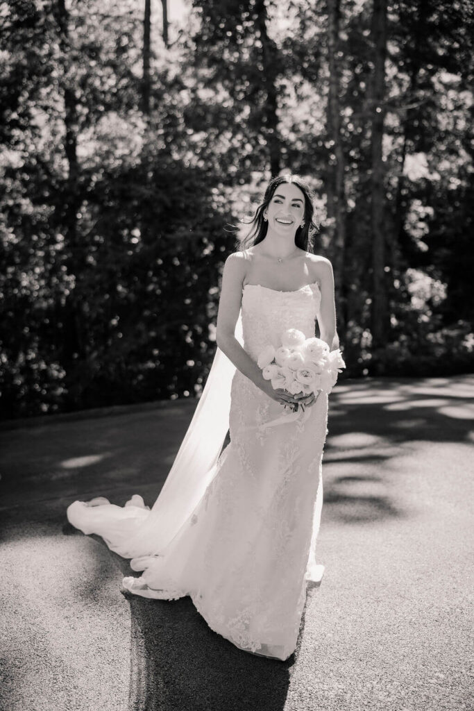 Black and White Bridal Look, White bouquet and veil, strapless mermaid wedding gown, destination wedding
